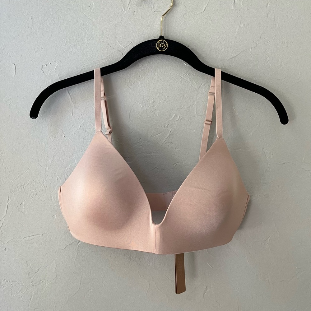 ✨SKIMS WIRELESS FORM T SHIRT BRA IN MICA 32C